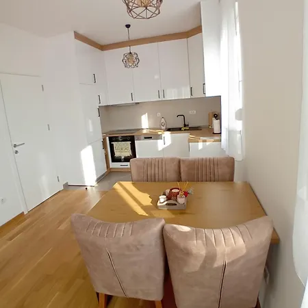 Stan Na Dan Ada Banjaluka * באניה לוקה