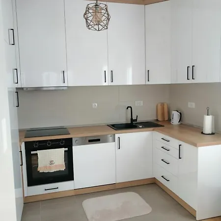 Stan Na Dan Ada Banjaluka * באניה לוקה